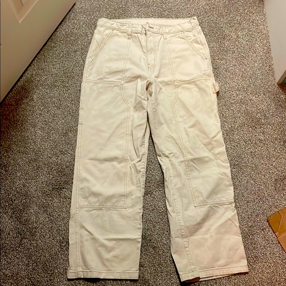 Women’s beige baggy jeans